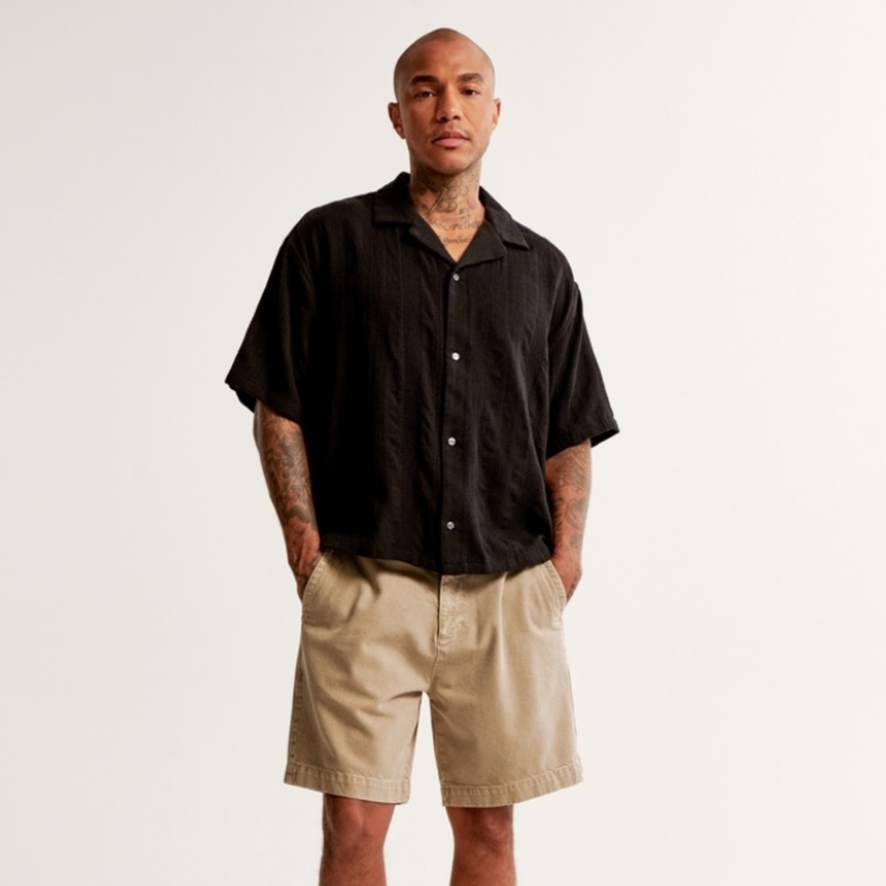 Abercrombie & Fitch Camp Collar Cropped Summer Linen-Blend Shirt in Black